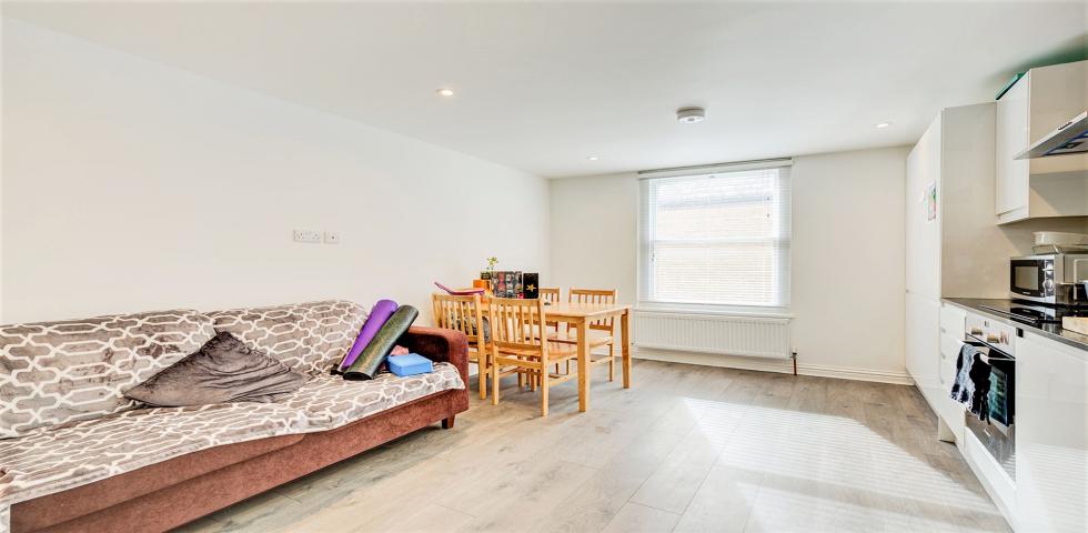 			2 Bedroom, 1 bath, 1 reception Apartment			 Sumatra Road, WEST HAMPSTEAD